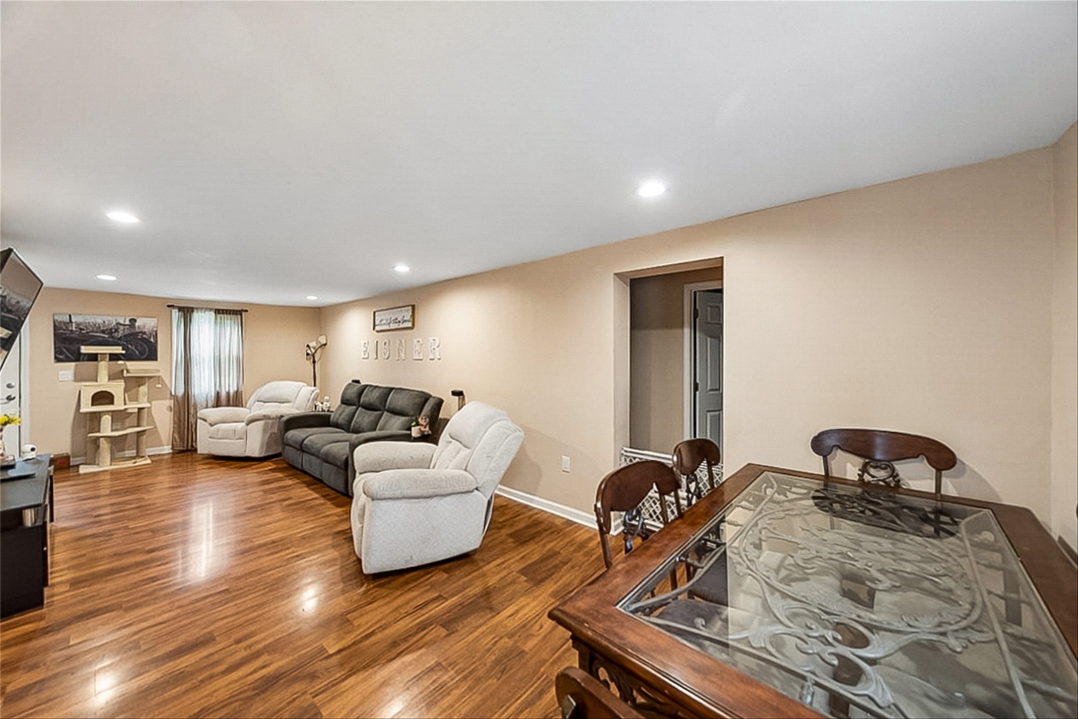 424 W 5th Street Property Photo 4