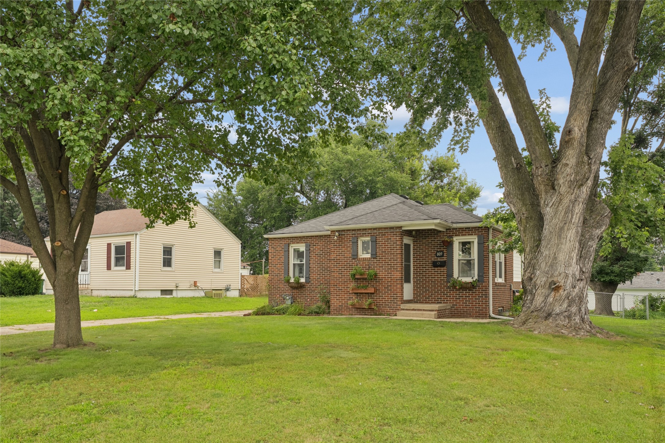809 10th Street Property Photo 1