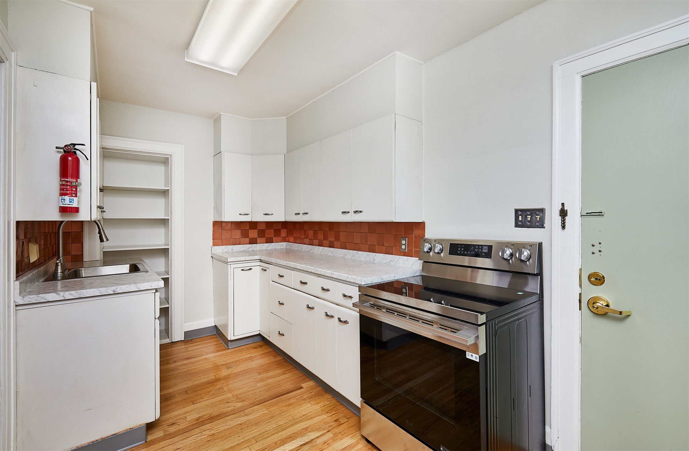 3936 University Avenue 4 Property Photo 12