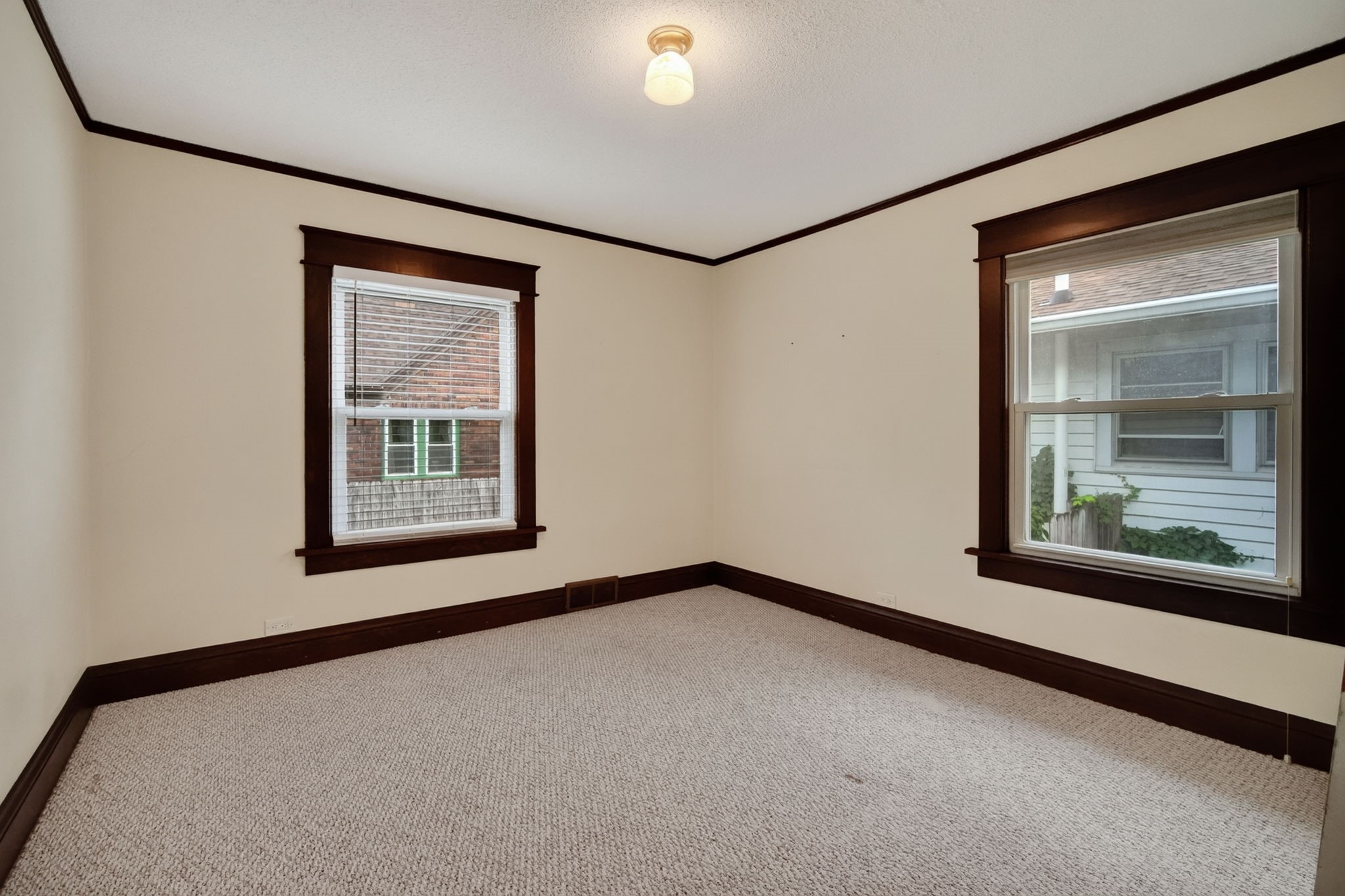 4433 Kingman Boulevard Property Photo 8