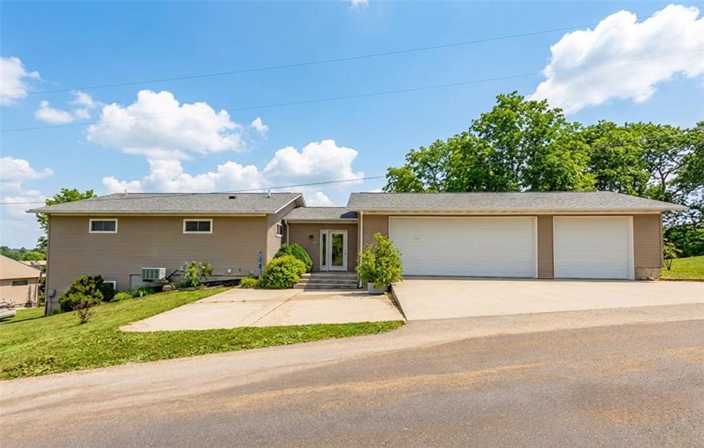 8104 Lakeshore Drive Property Photo 4