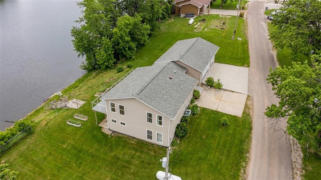 8104 Lakeshore Drive Property Photo 5