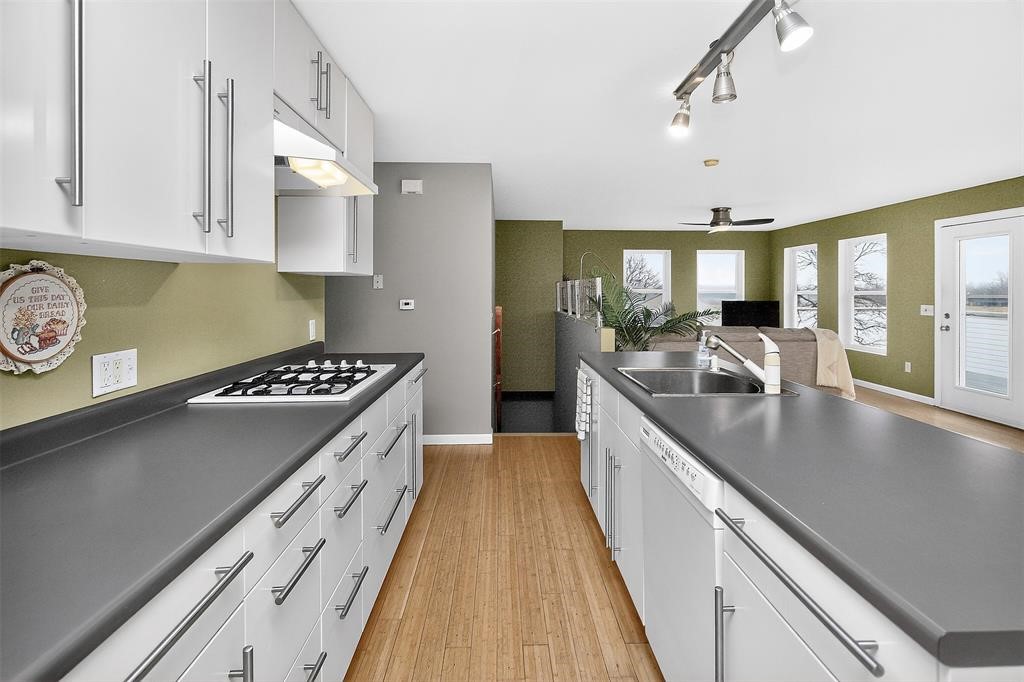 8104 Lakeshore Drive Property Photo 9