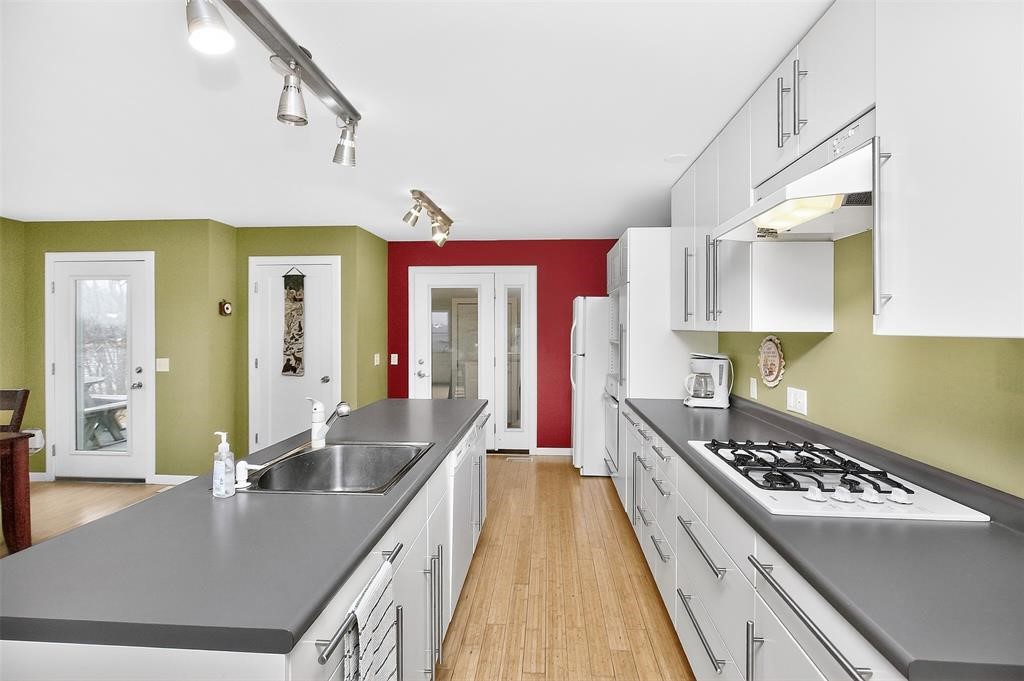 8104 Lakeshore Drive Property Photo 11
