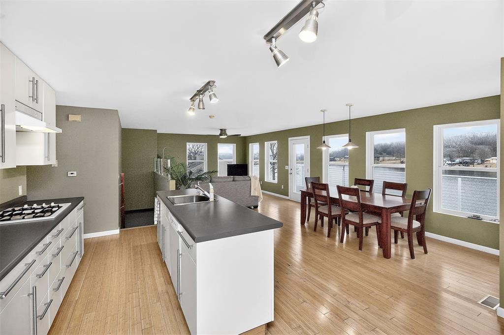 8104 Lakeshore Drive Property Photo 12