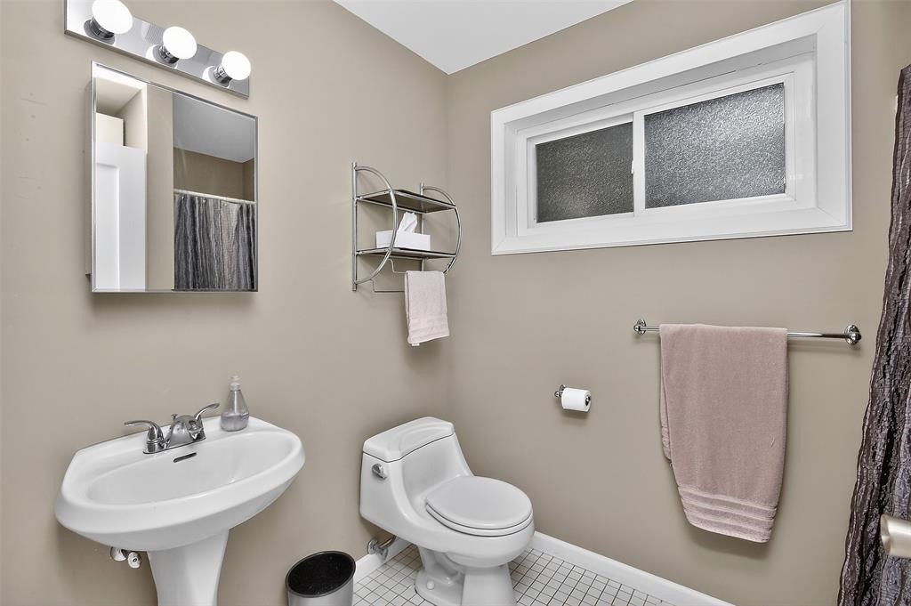 8104 Lakeshore Drive Property Photo 14