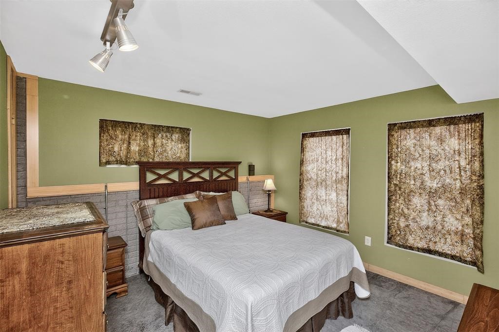 8104 Lakeshore Drive Property Photo 17