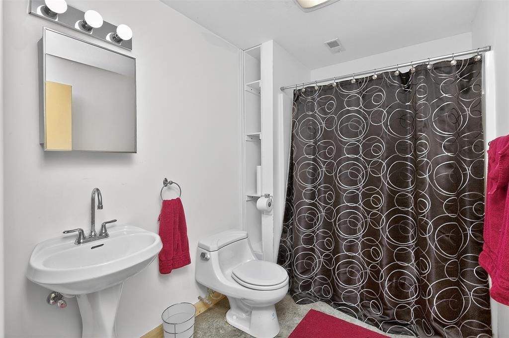 8104 Lakeshore Drive Property Photo 18