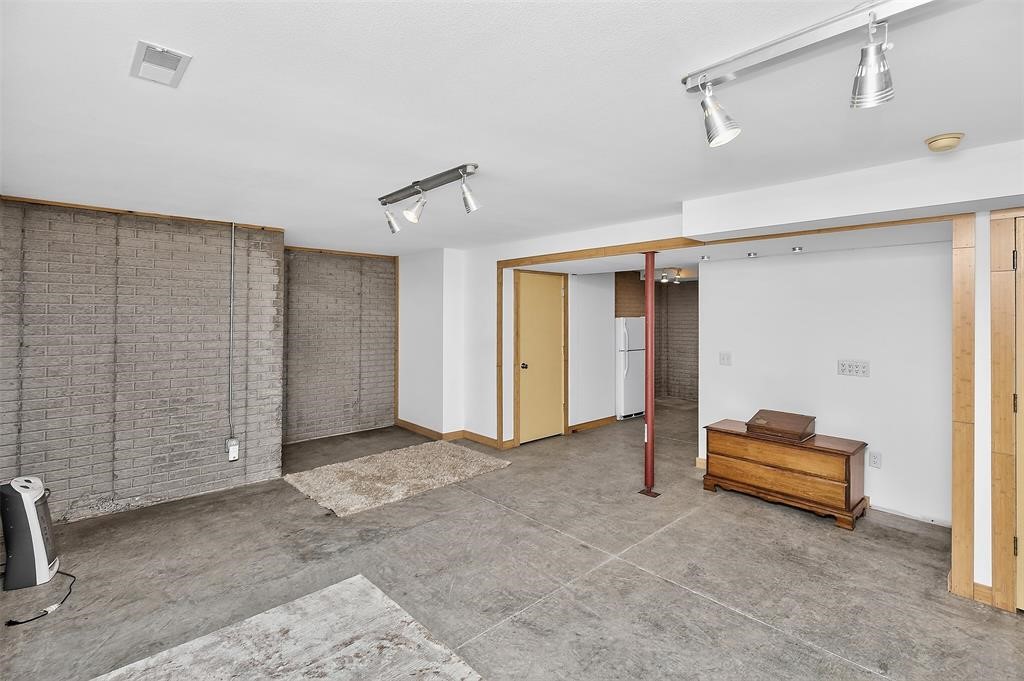 8104 Lakeshore Drive Property Photo 20