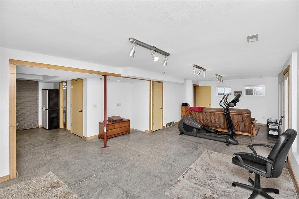 8104 Lakeshore Drive Property Photo 21