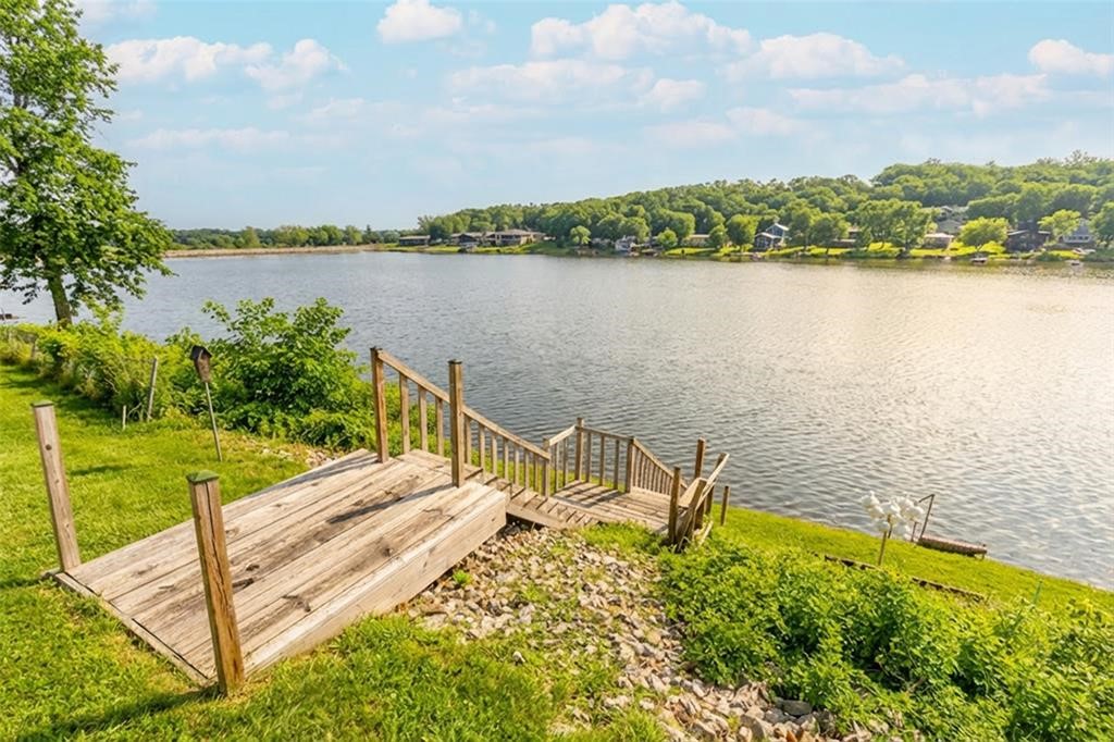 8104 Lakeshore Drive Property Photo 32