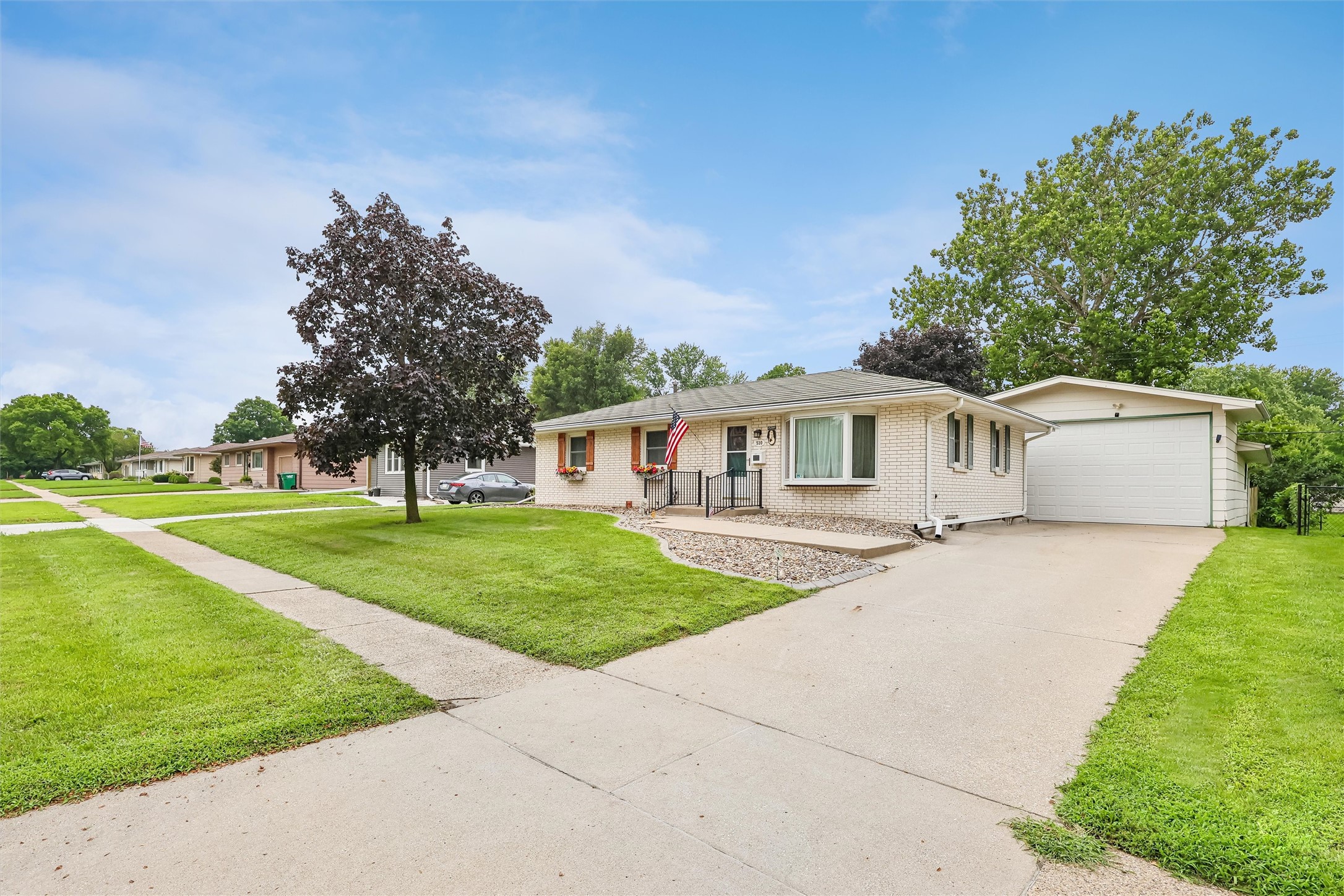 510 SE Sharon Drive Property Photo 1