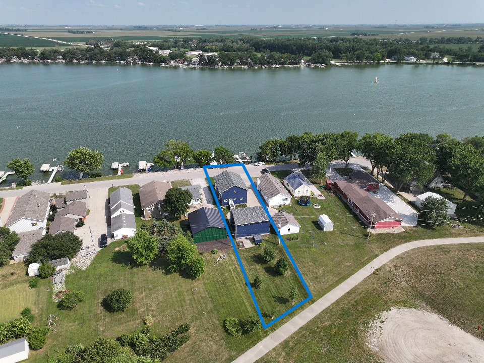 7406 Twin Lakes Road Property Photo 2