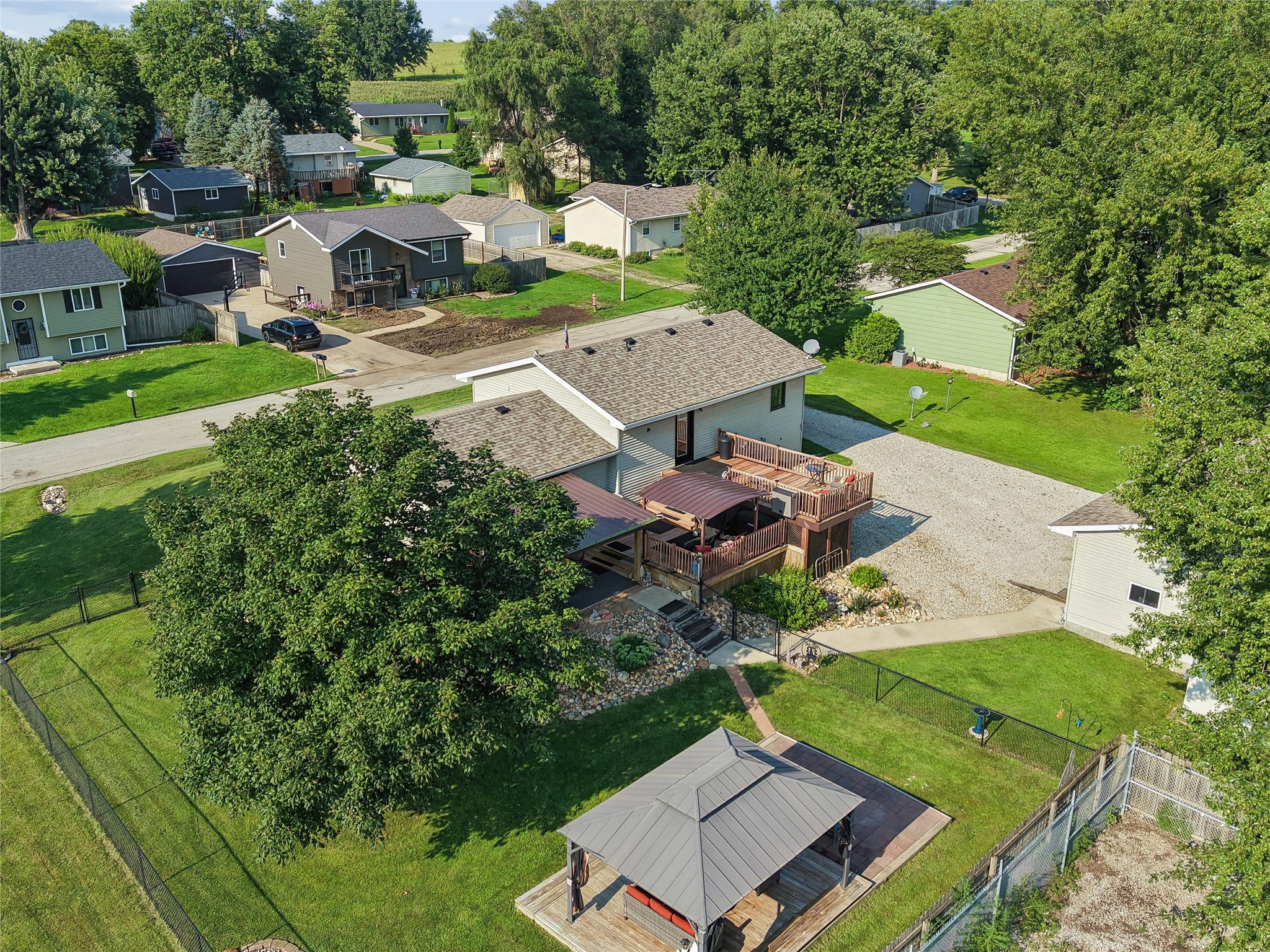 916 Streeter Street Property Photo 4