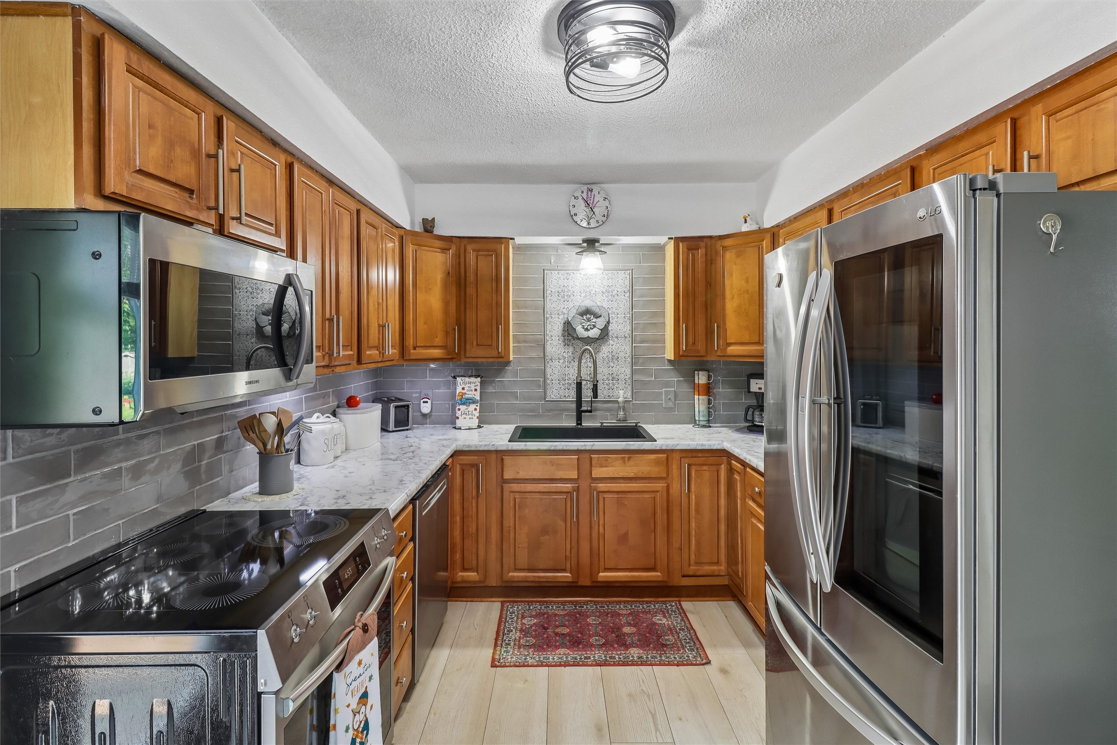 916 Streeter Street Property Photo 13