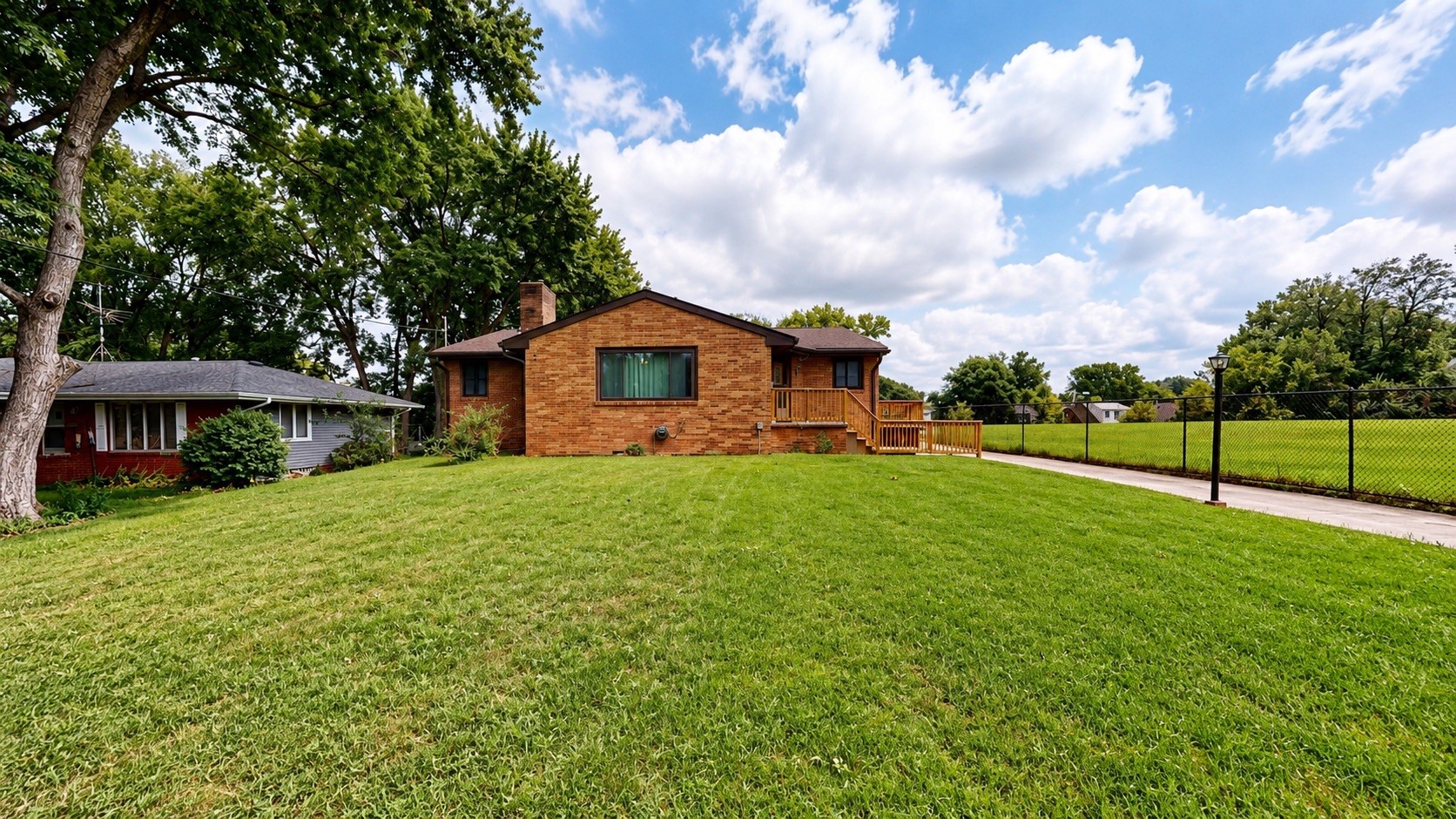 811 6th Street Property Photo 1