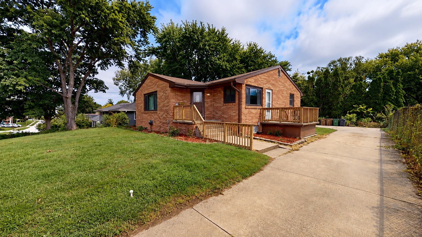 811 6th Street Property Photo 2