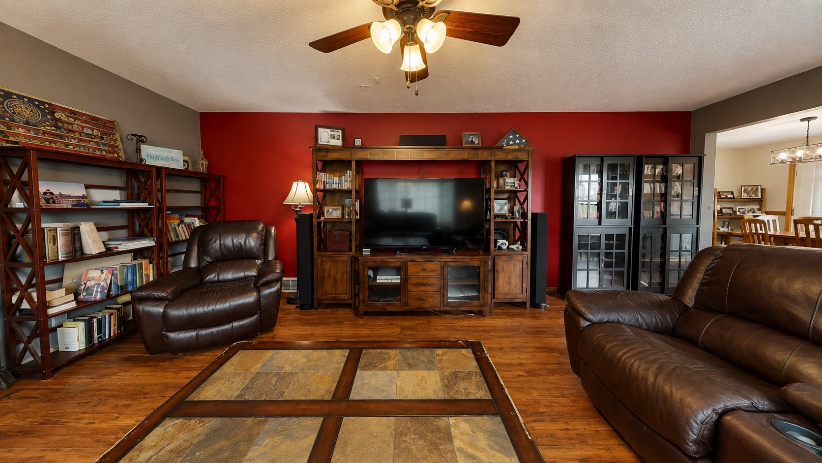 811 6th Street Property Photo 4
