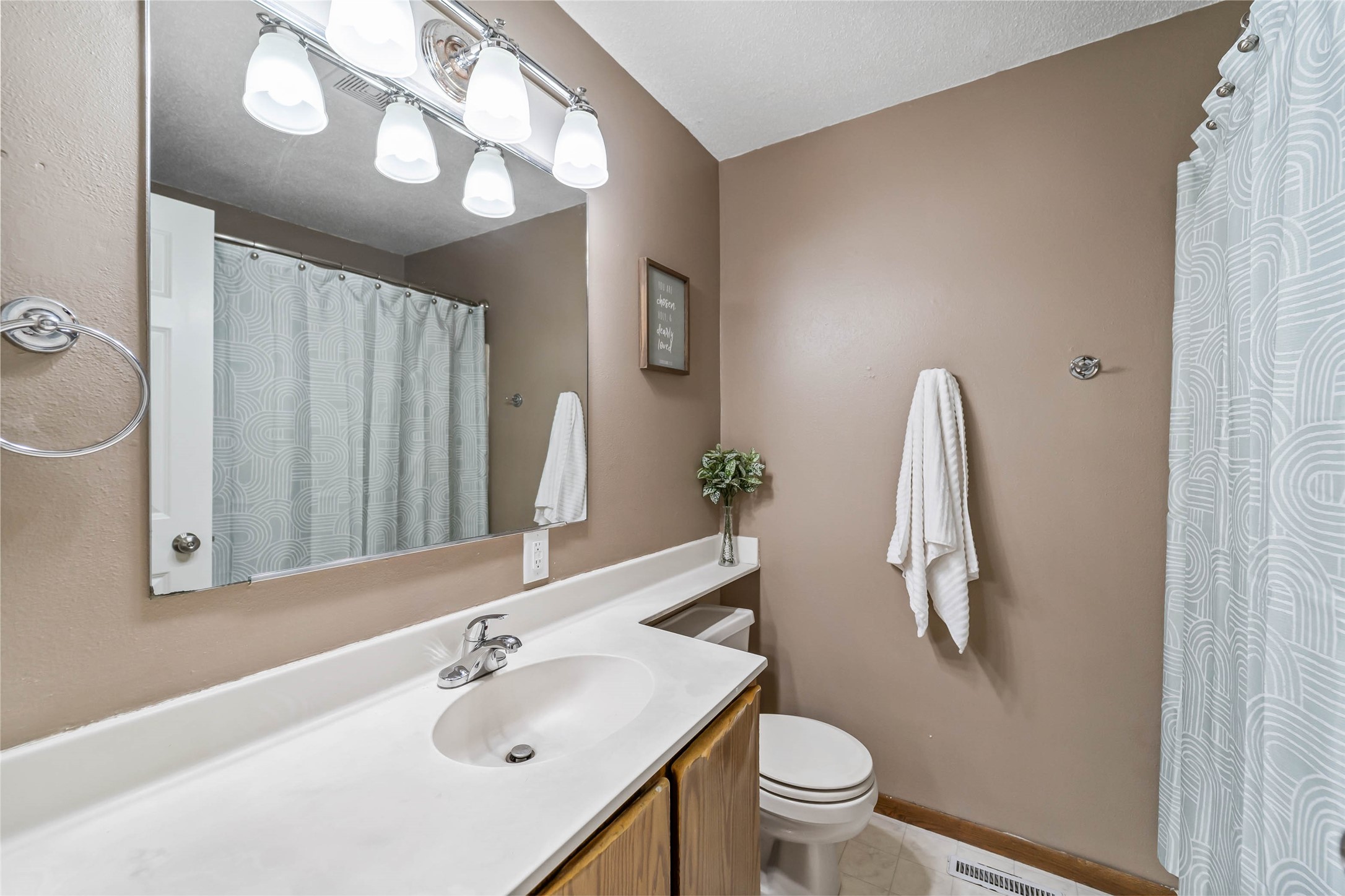 2401 White Oak Drive Property Photo 12