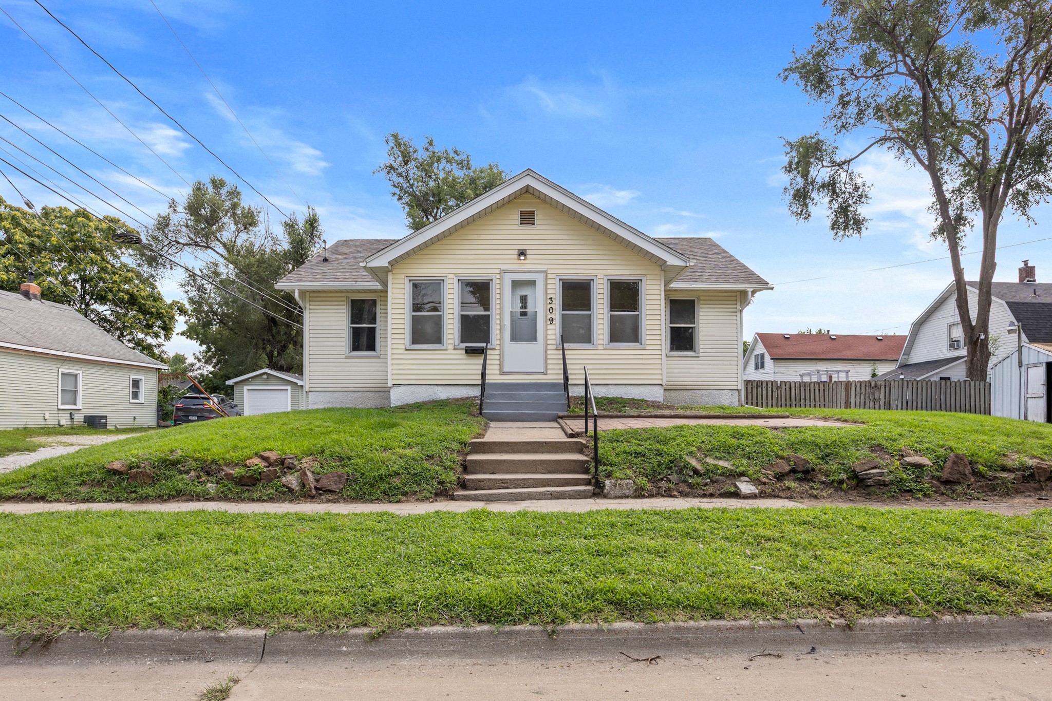 309 E 25th Street Property Photo 1