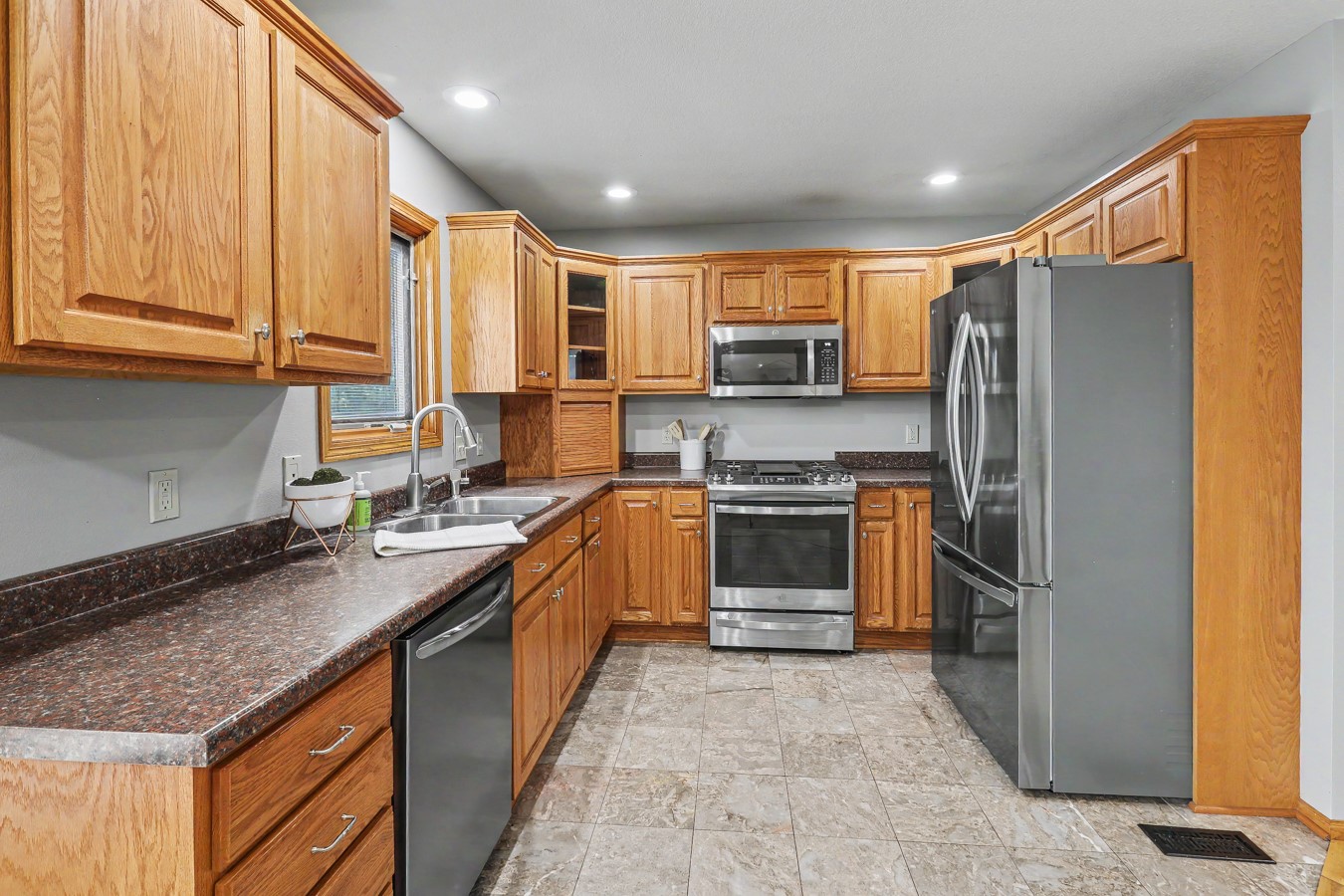 2521 Hemel Drive Property Photo 8