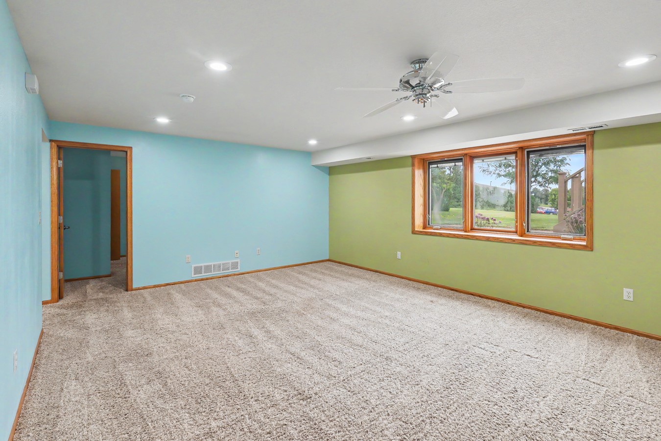 2521 Hemel Drive Property Photo 22
