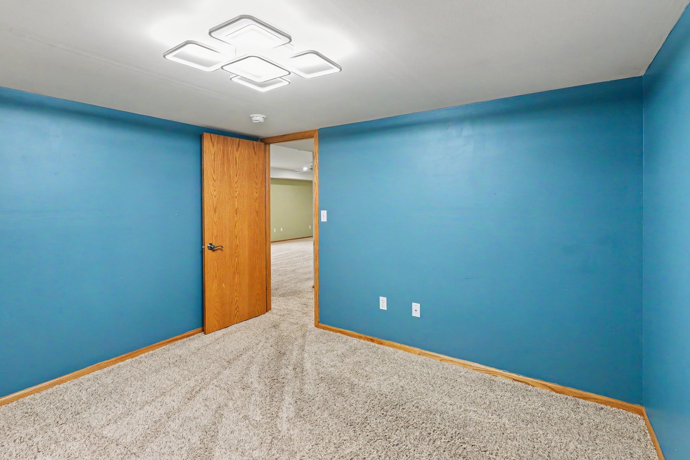 2521 Hemel Drive Property Photo 29