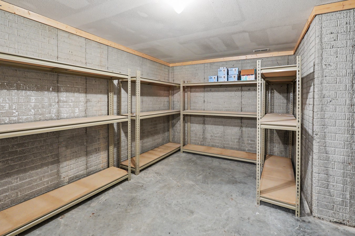 2521 Hemel Drive Property Photo 31