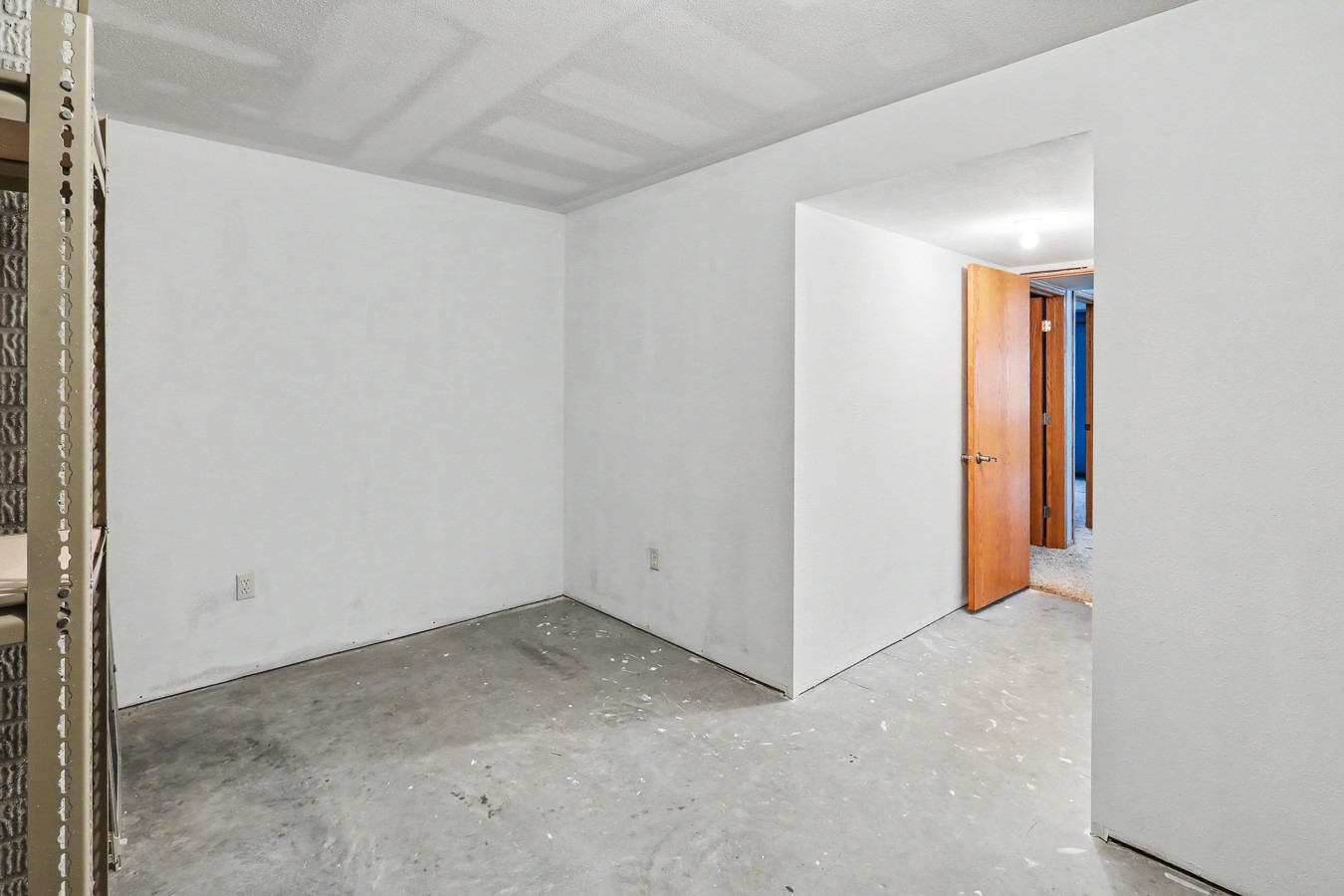 2521 Hemel Drive Property Photo 32
