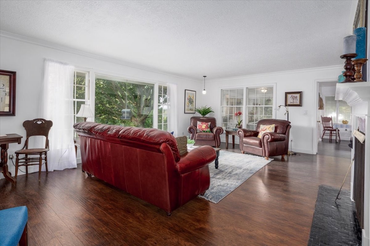 706 Division Street Property Photo 6