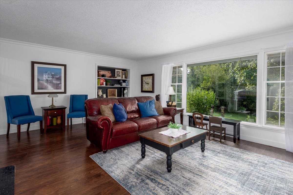 706 Division Street Property Photo 8