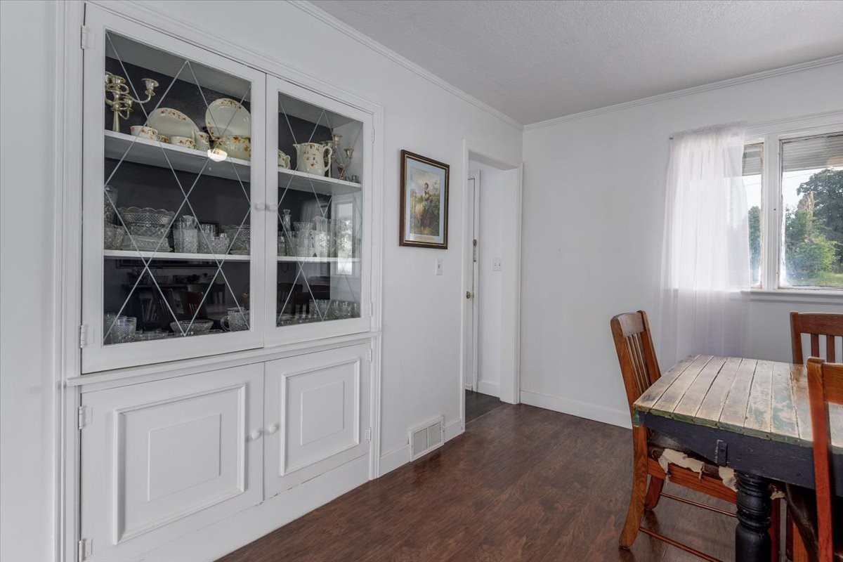 706 Division Street Property Photo 11