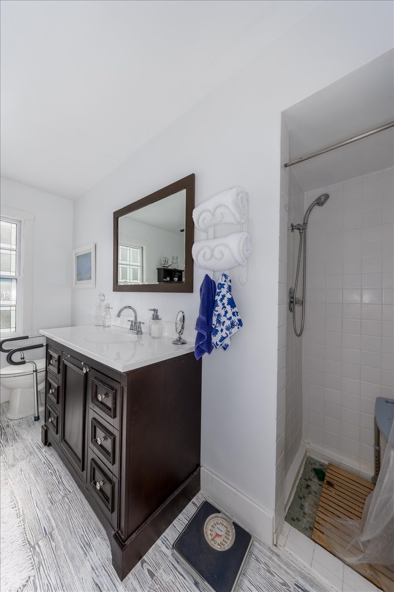 706 Division Street Property Photo 31