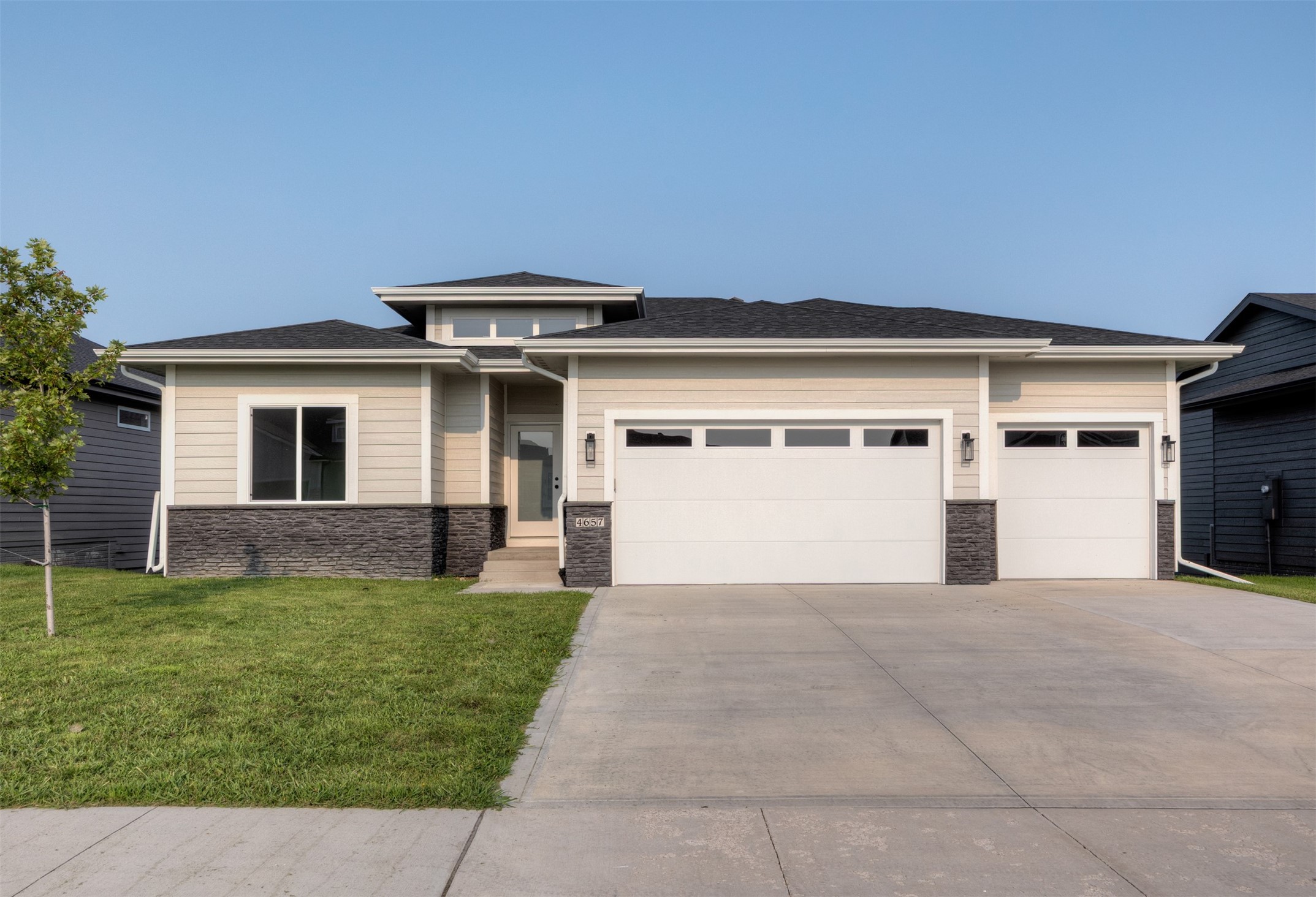 4657 179th Street Property Photo 2