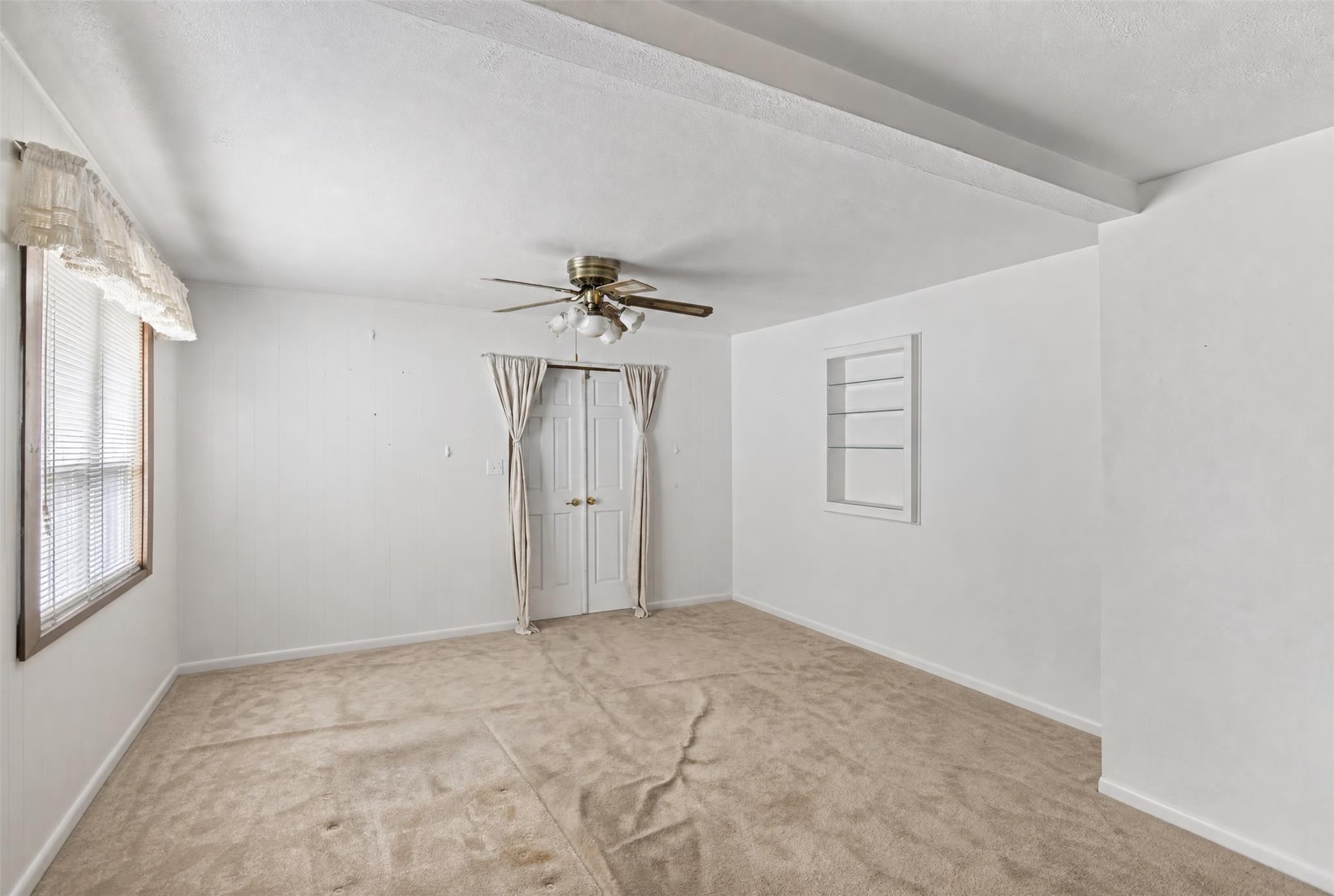 2818 E Grand Avenue Property Photo 2