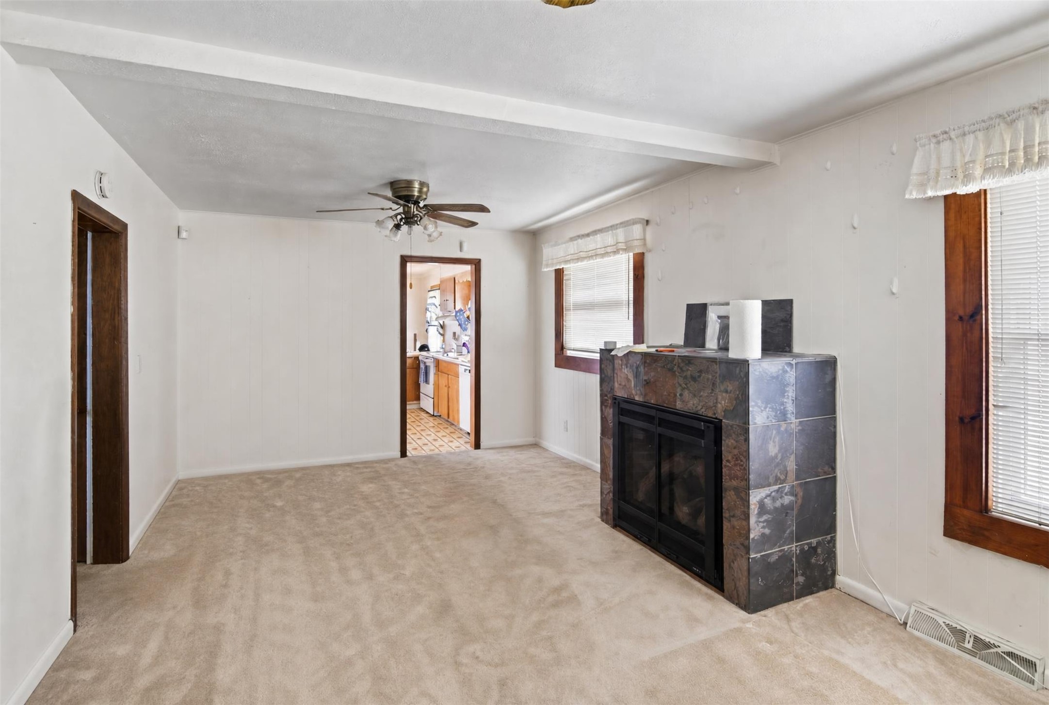 2818 E Grand Avenue Property Photo 3