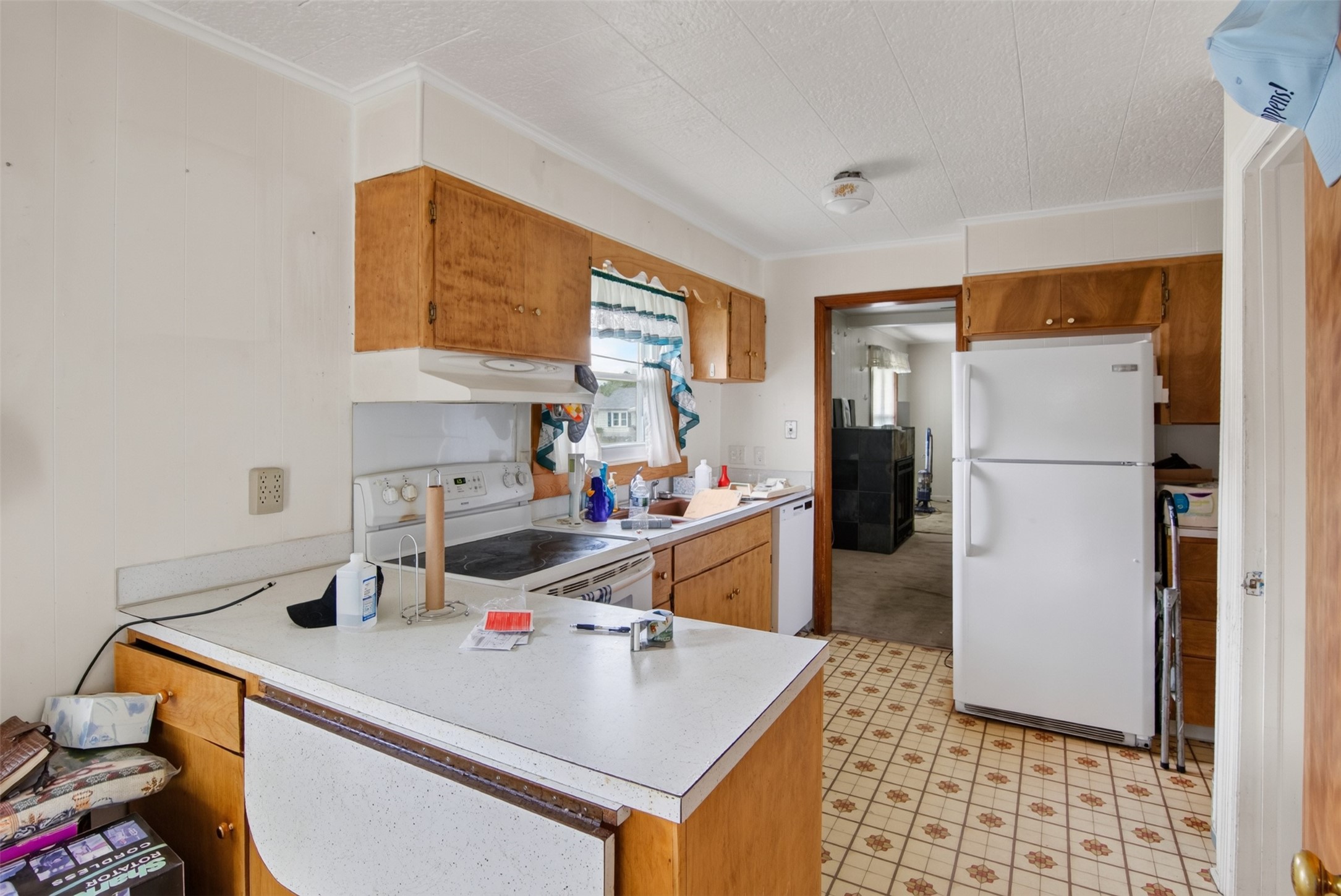 2818 E Grand Avenue Property Photo 5