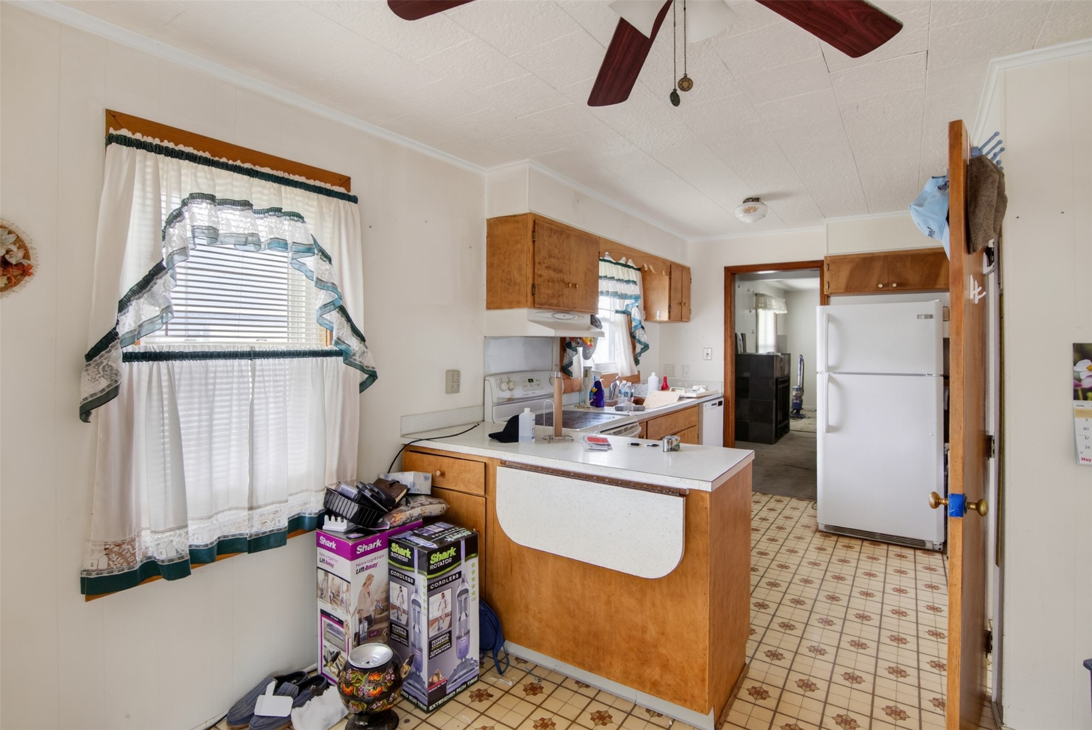 2818 E Grand Avenue Property Photo 6