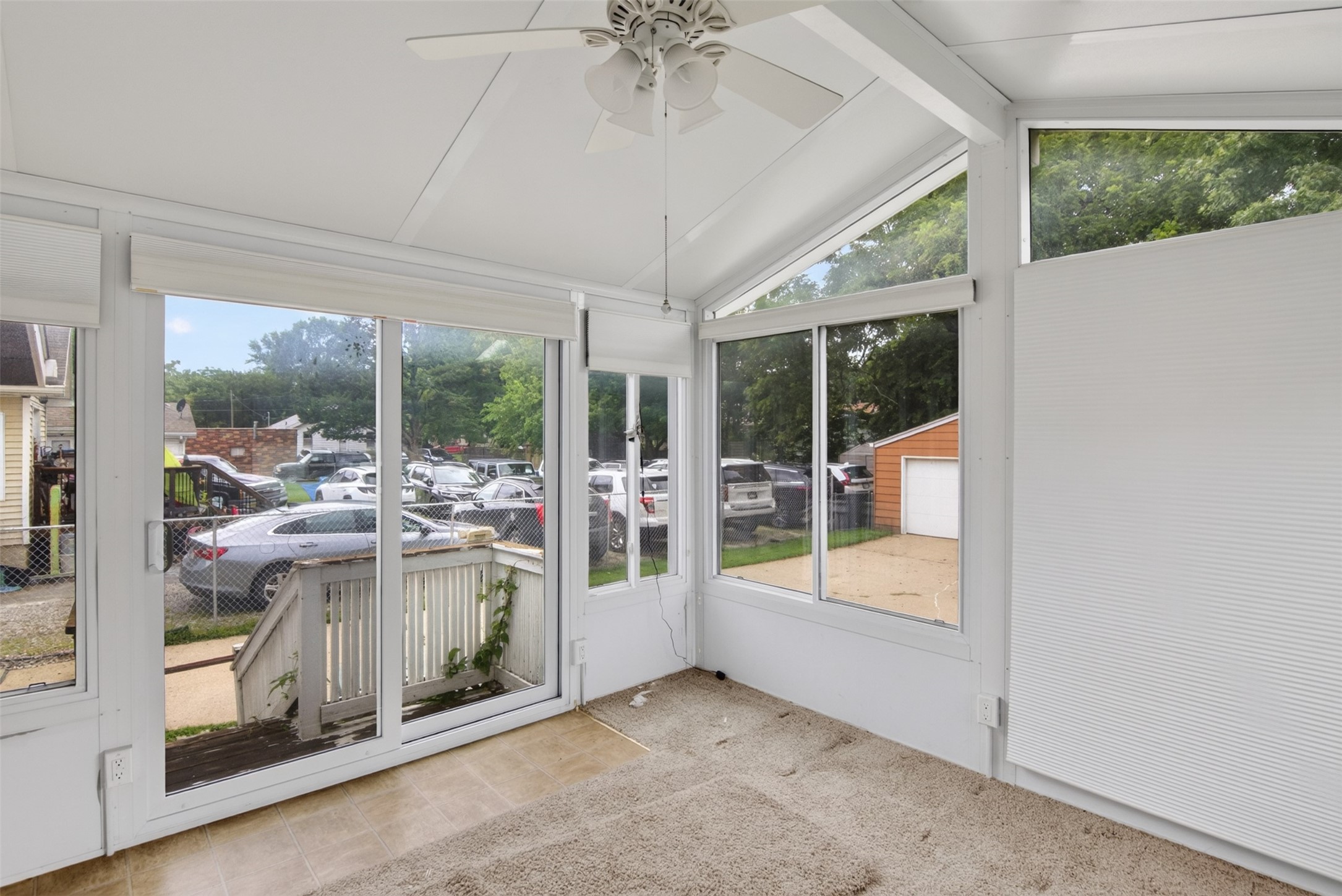 2818 E Grand Avenue Property Photo 9