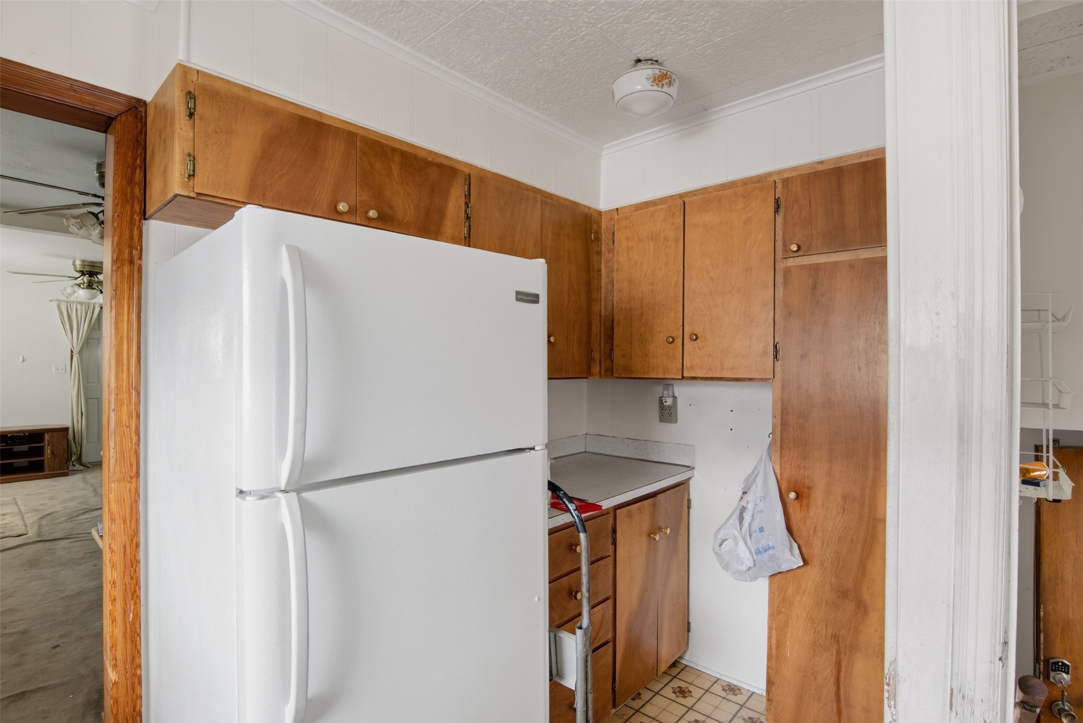 2818 E Grand Avenue Property Photo 10