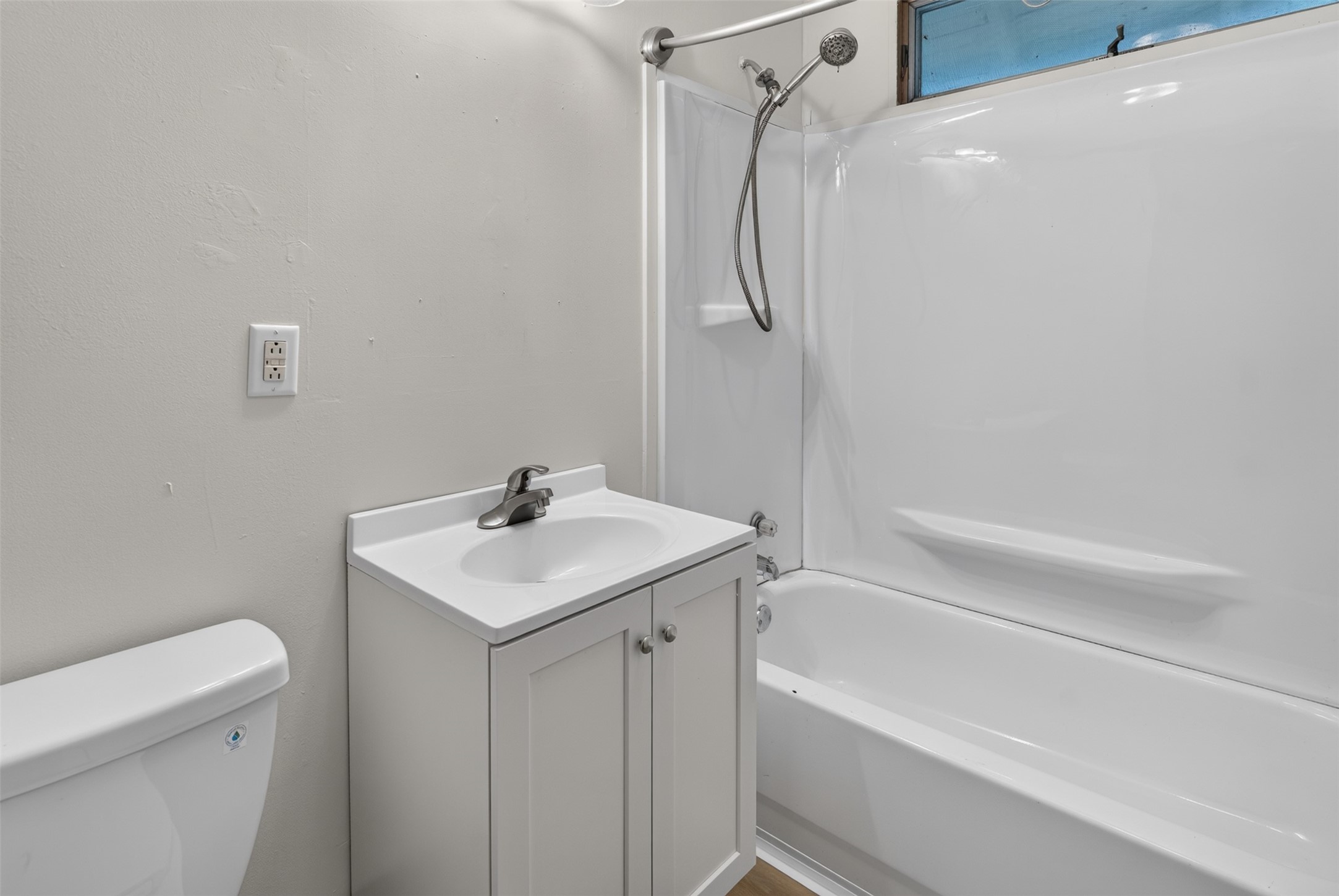 1111 Grand Avenue Property Photo 8