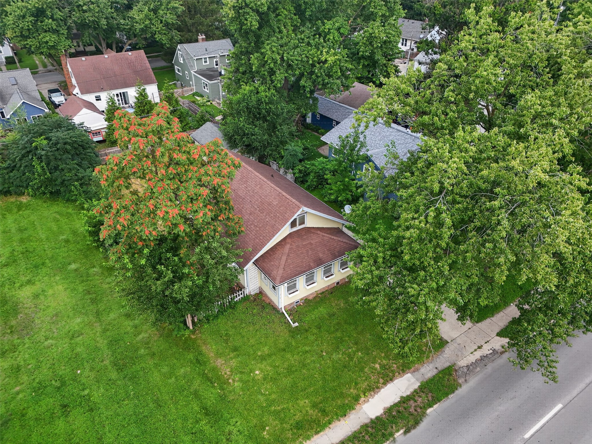 1111 Grand Avenue Property Photo 15