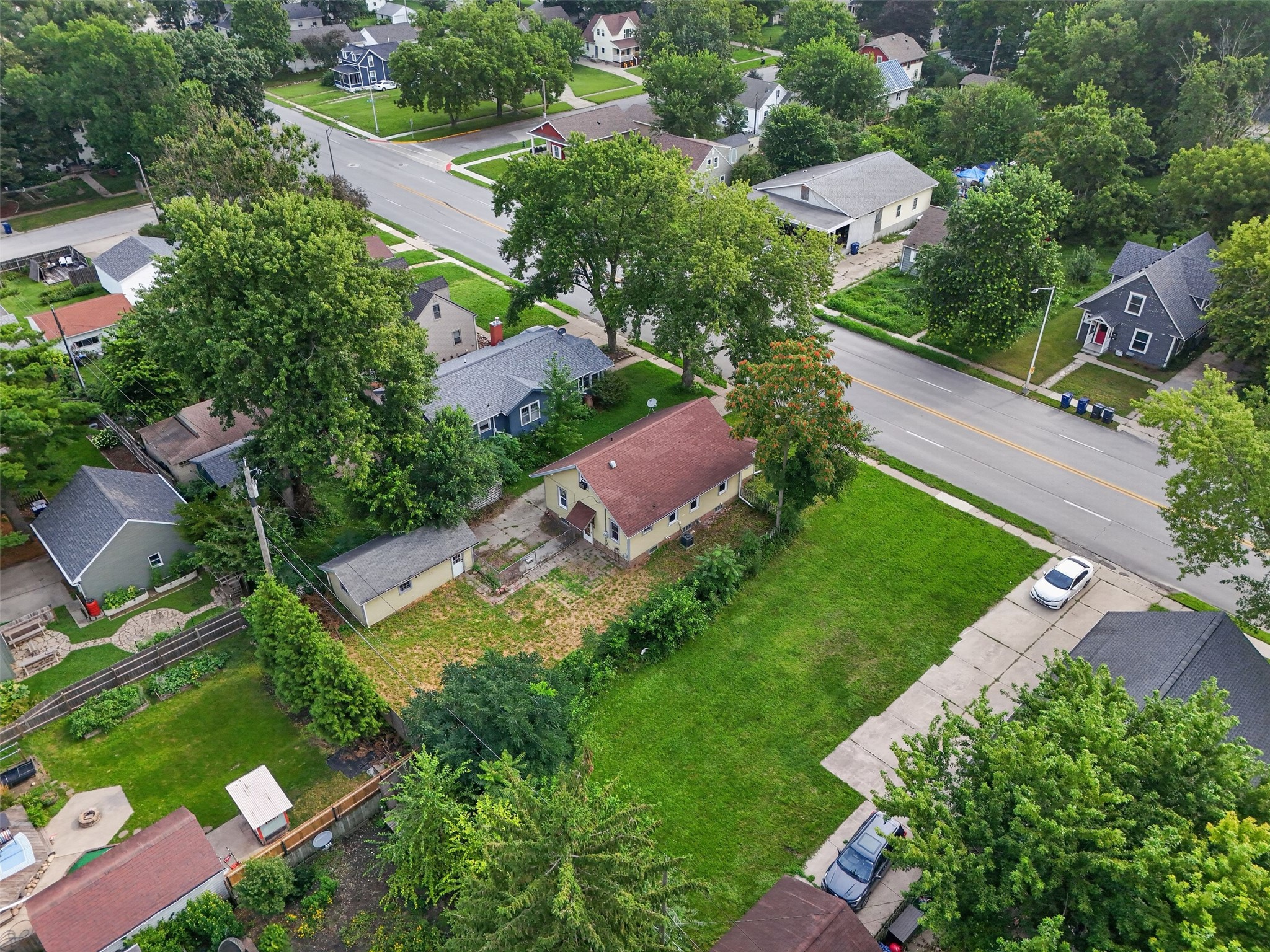 1111 Grand Avenue Property Photo 16