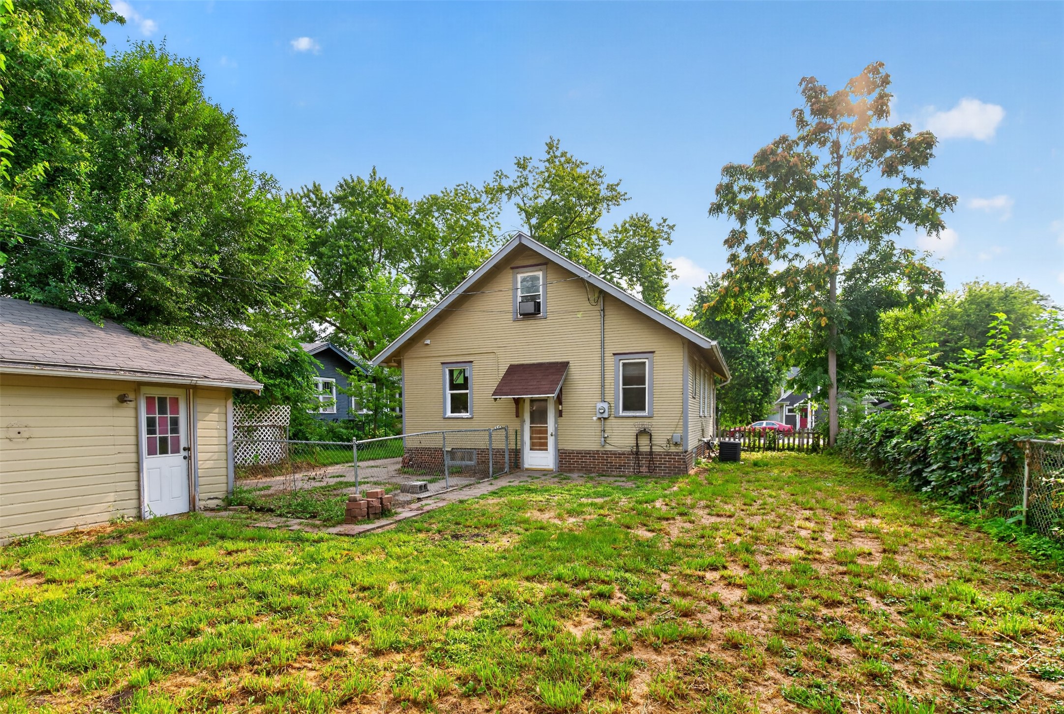 1111 Grand Avenue Property Photo 17