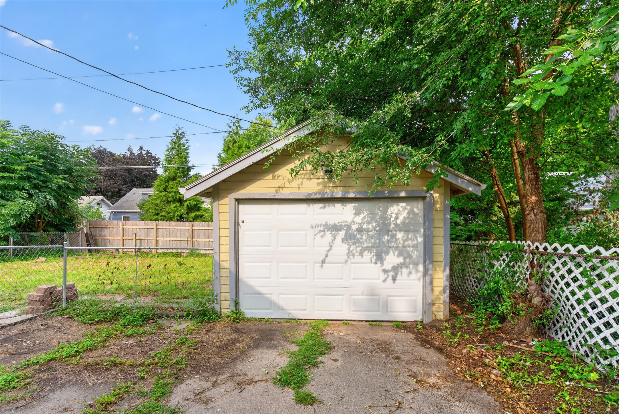 1111 Grand Avenue Property Photo 18
