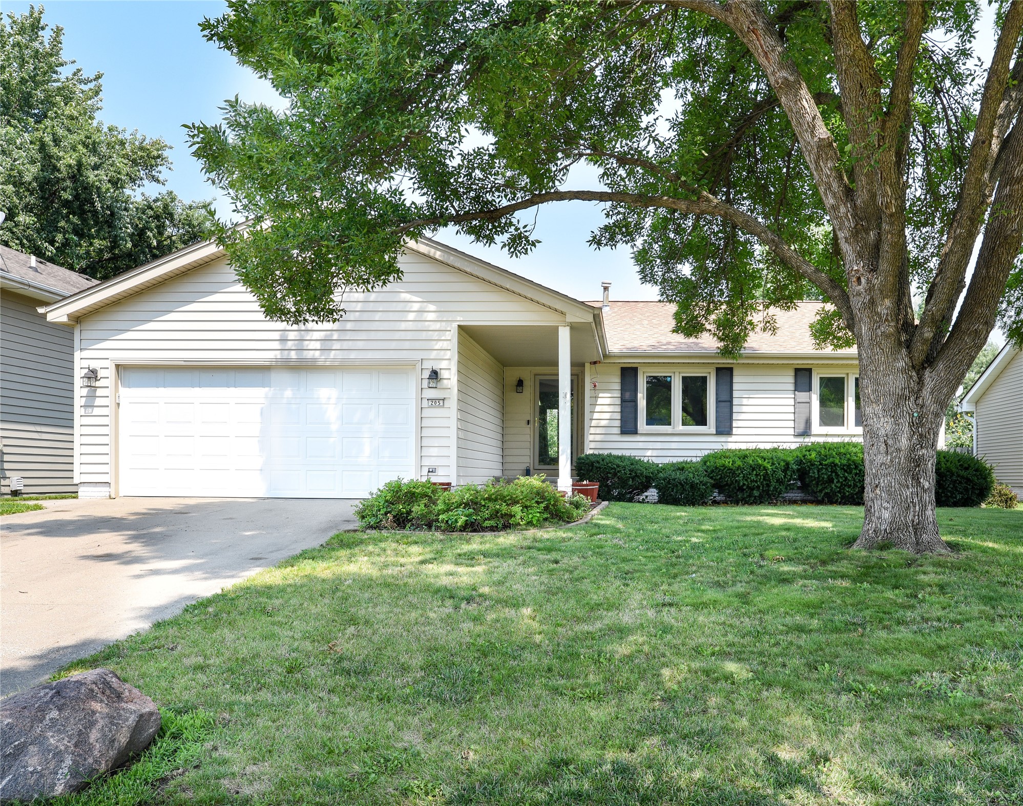 205 Southview Drive Property Photo 1