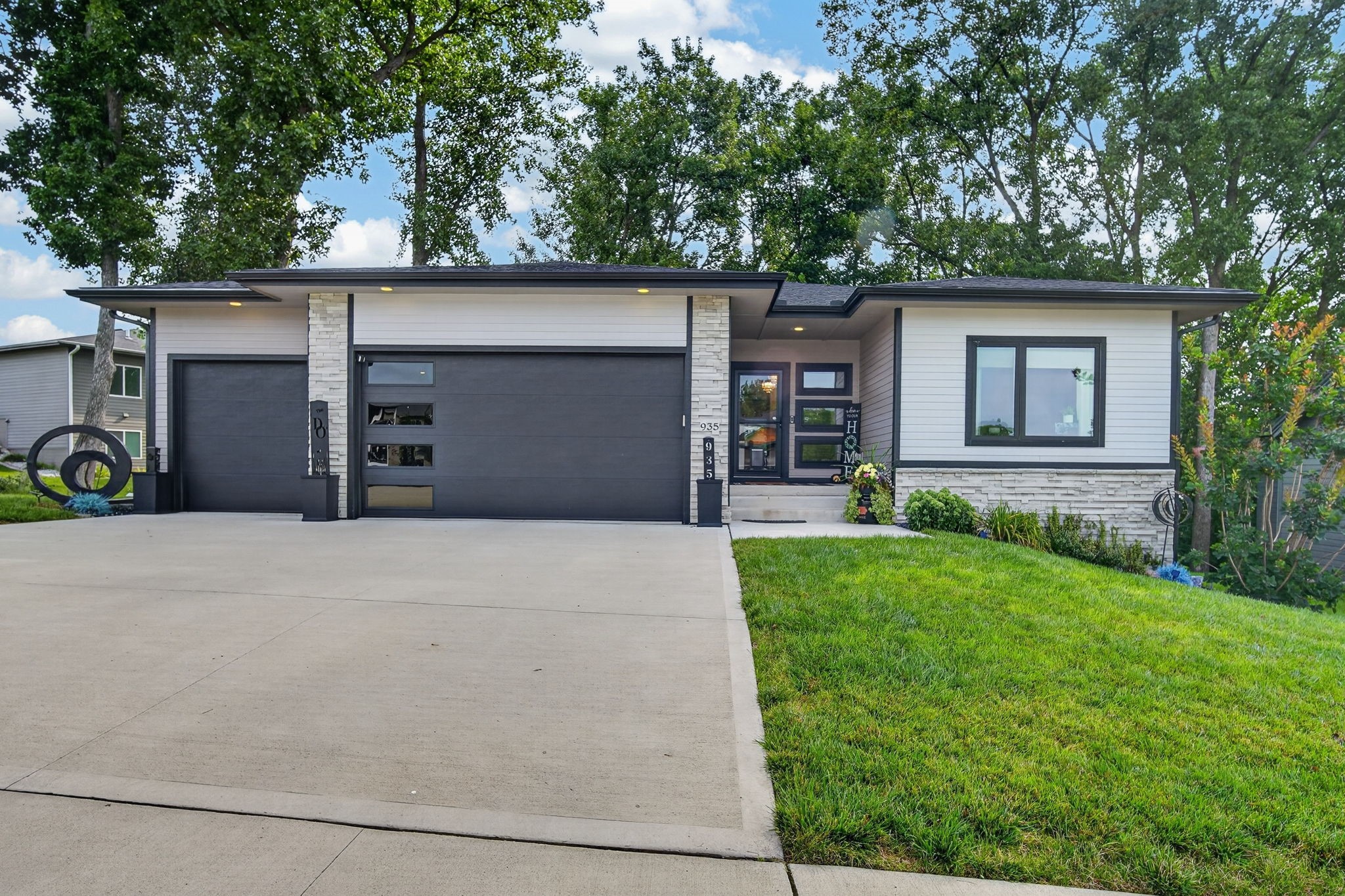 935 Arbor Woods Drive Property Photo 1