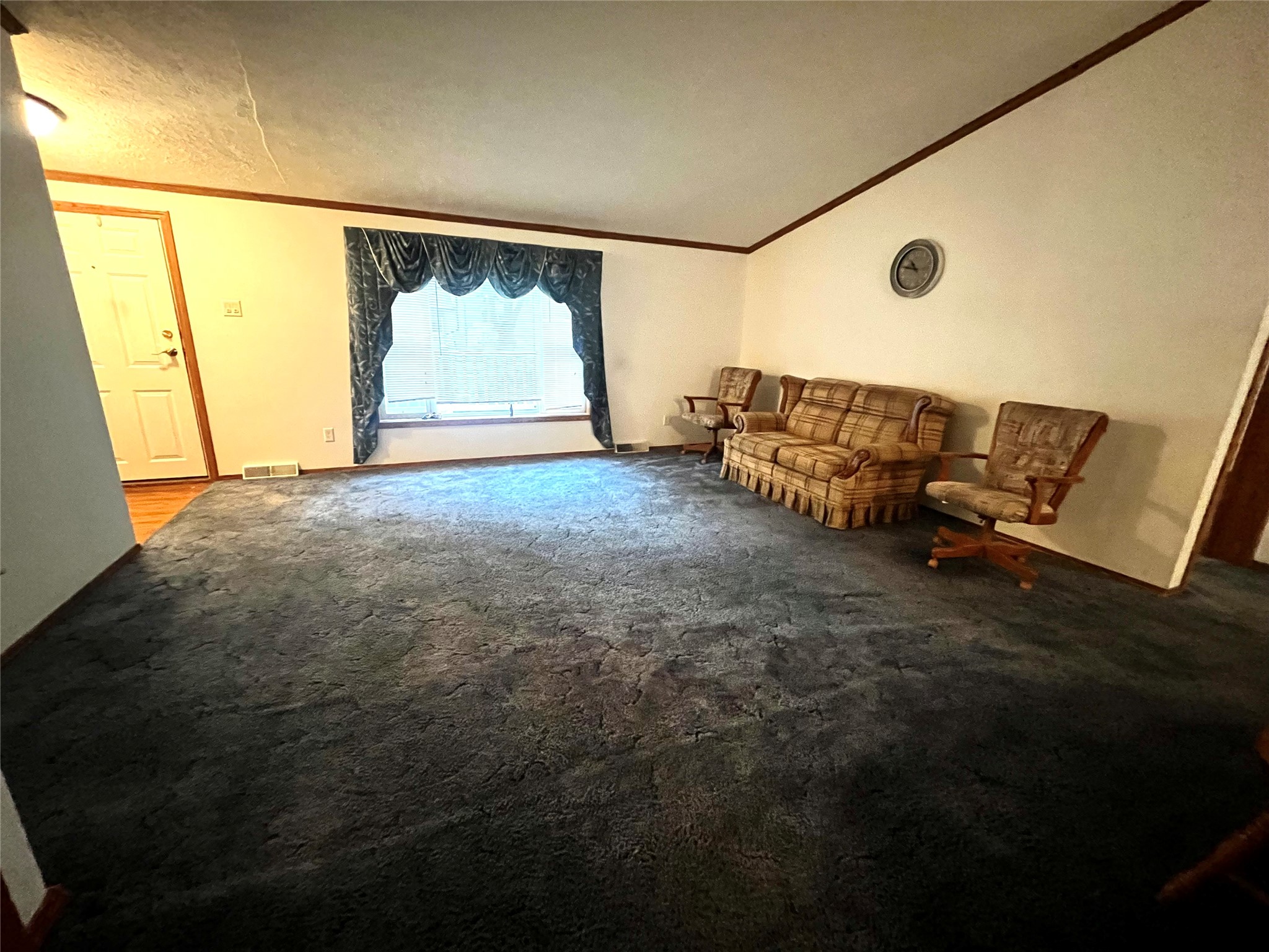 255 N Chestnut Avenue Property Photo 6