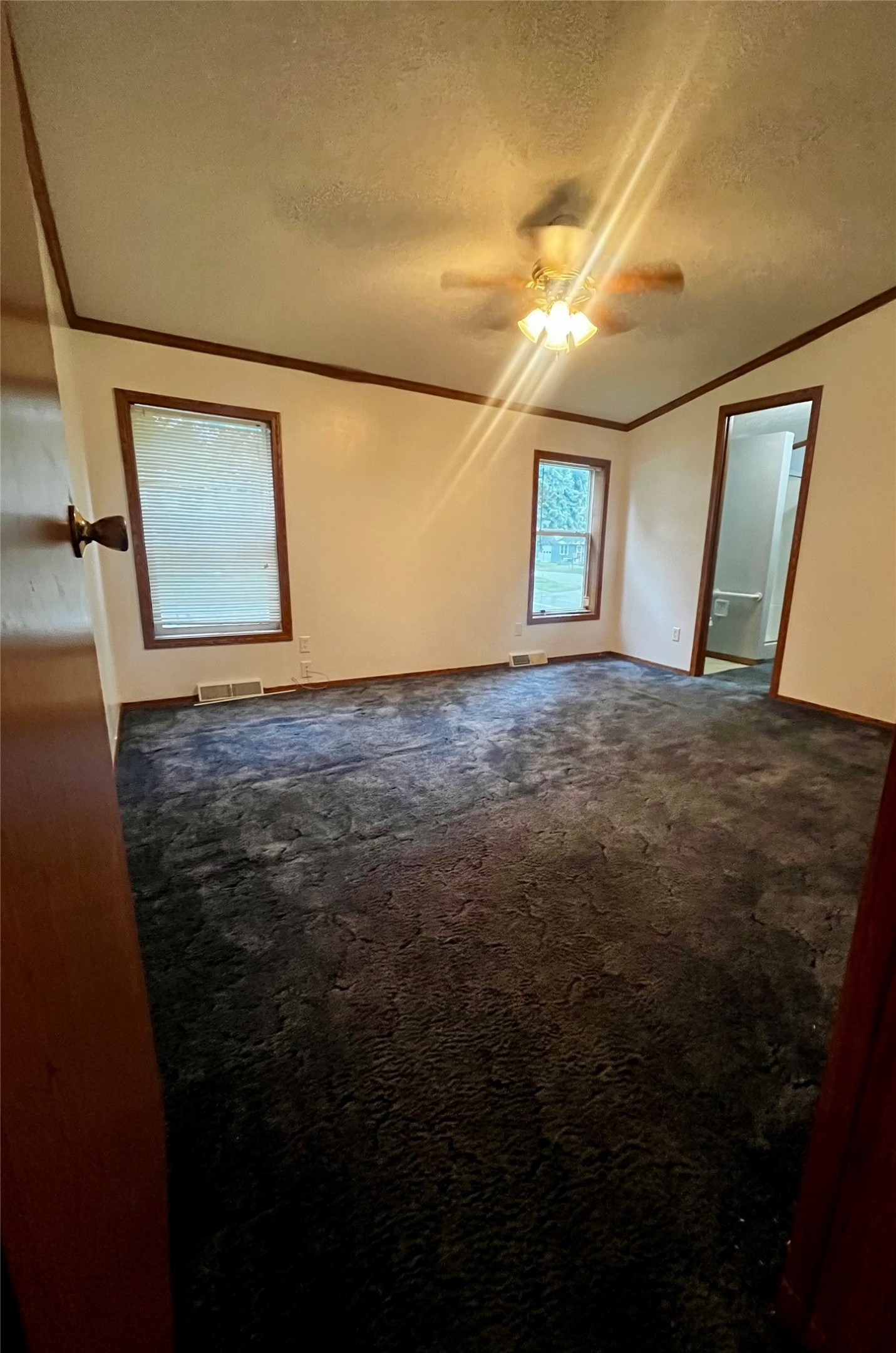 255 N Chestnut Avenue Property Photo 9