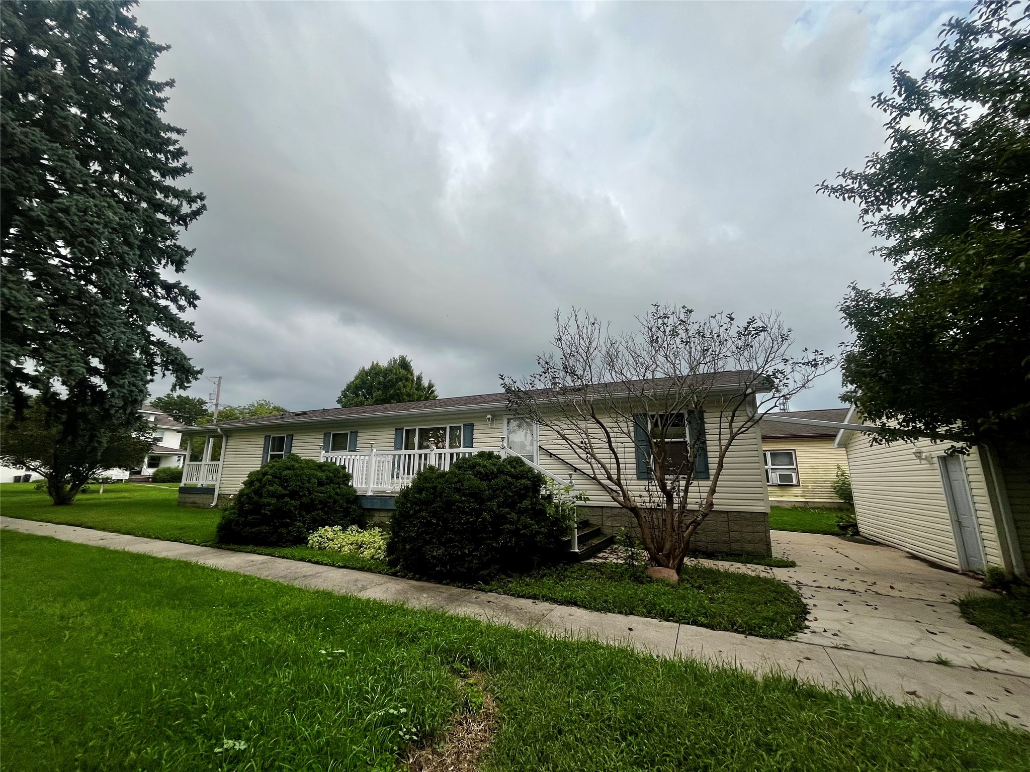 255 N Chestnut Avenue Property Photo 14